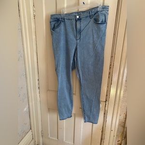 NWOT PLUS SIZE Reitmans Straight leg jeans